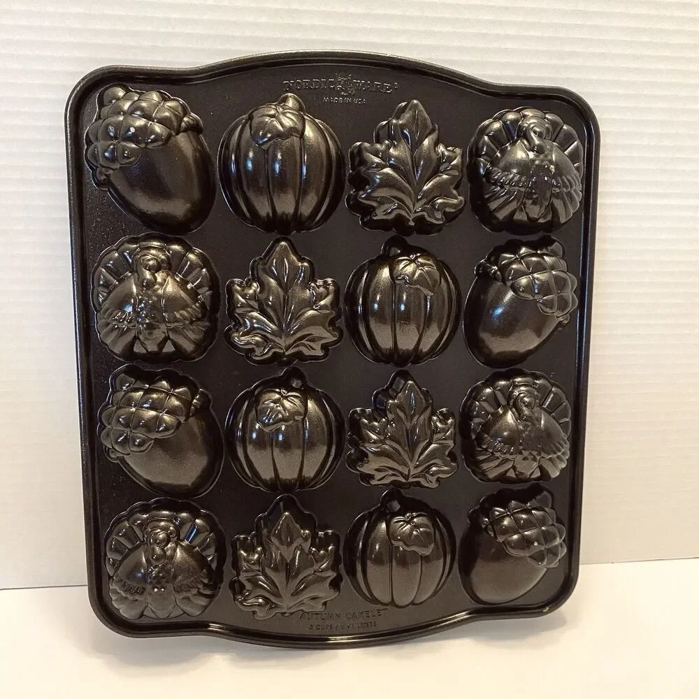 Nordic Ware Autumn Fall Delights Cake Cakelet Pan Cupcakes Brown Acorn Pumpkin